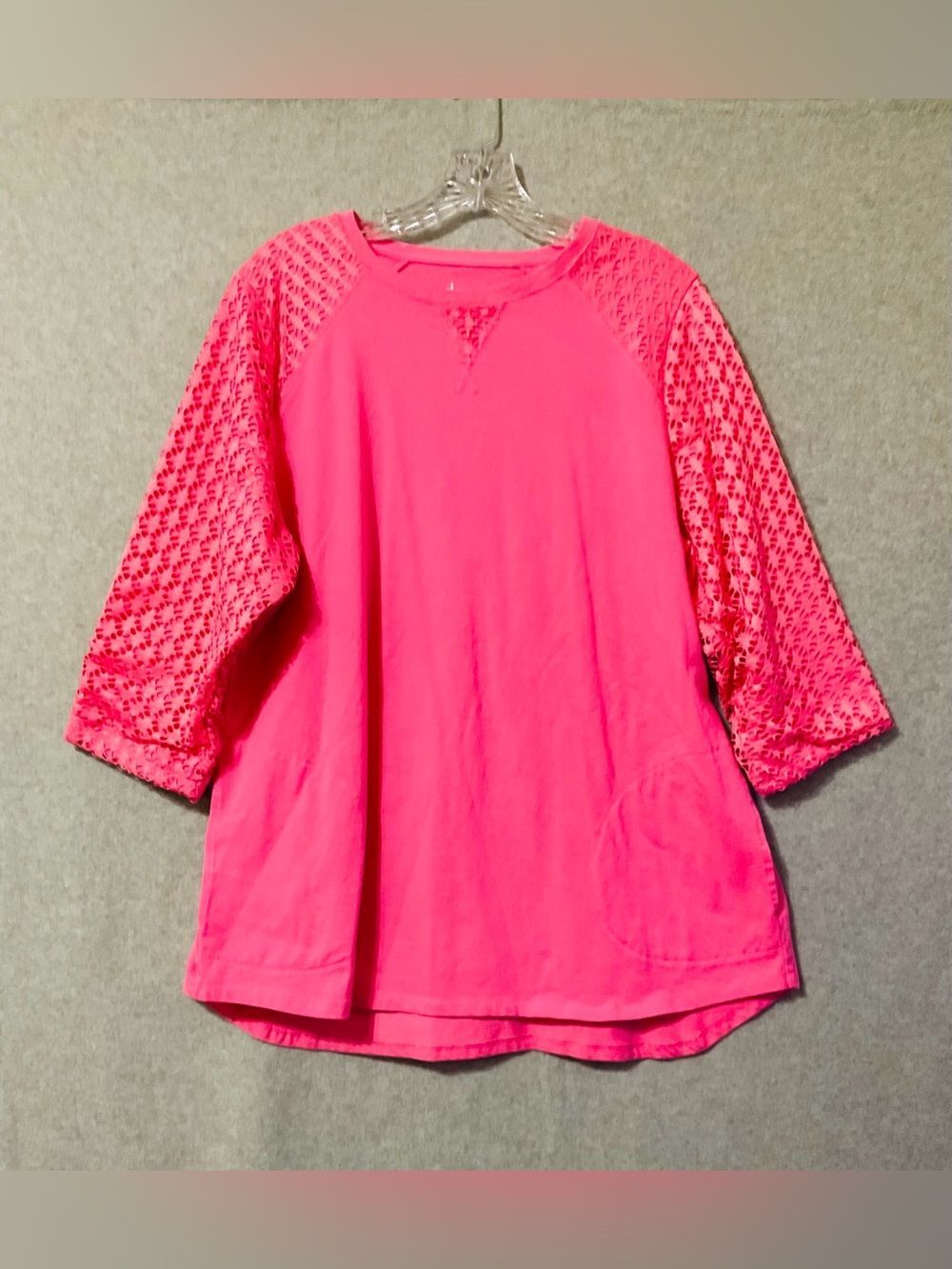 d & Co. Active Women's Bright Pink Lace-Sleeve Top-Blouse with pockets Sz L